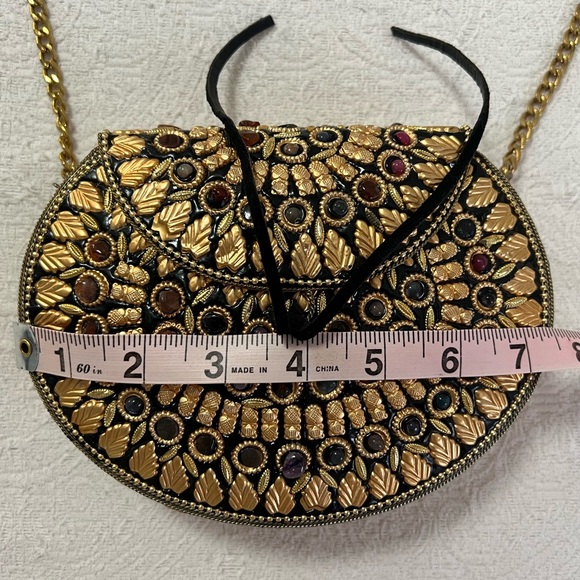 Small purse perfect for special occasions. Embellished - Picture 5 of 8